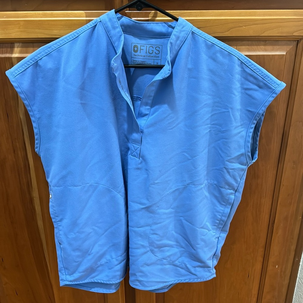 FIGS Women’s Rafaela Scrub Top - Small